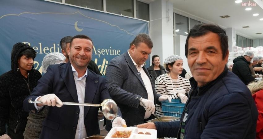 Seferihisar Belediyesi, ramazan ayı dolayısıyla düzenlediği iftar programlarının ilkini, Başkan İsmail