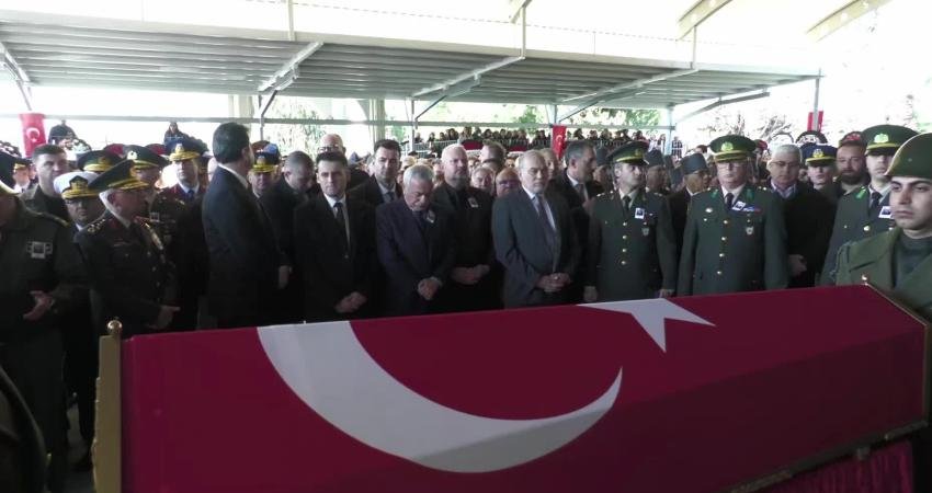 Şehit Hava Pilot Binbaşı Bolat, son yolculuğuna uğurlandı Balıkesir’de görev uçuşu sırasında F-16 uçağının kaza kırıma uğraması sonucu