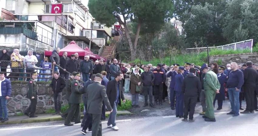 Şehit Hava Pilot Binbaşı Bolat, son yolculuğuna uğurlanıyor Balıkesir’de görev uçuşu sırasında F-16 uçağının kaza kırıma uğraması sonucu