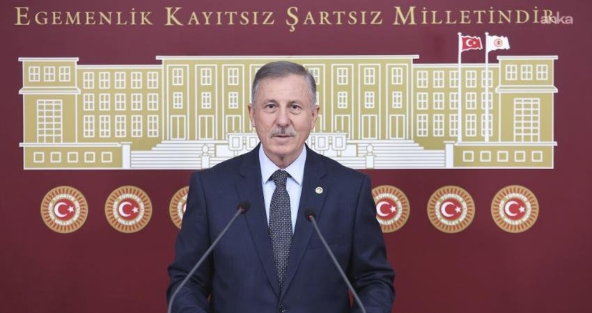 Yeni Yol Başkanvekili Selçuk Özdağ, kamuoyunda “merkeze veya kızağa çekilmek”