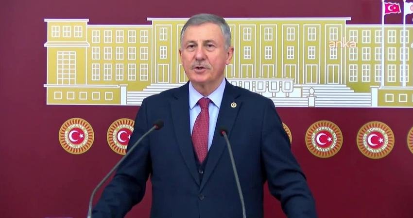Selçuk Özdağ’dan “Trump” eleştirisi: “Küresel barış tehditlerle sağlanamaz. Dünya ‘ben istersem vururum’ diyen bir zihniyetle asla yönetilmez” Yeni Yol Grubu Başkanvekili Selçuk Özdağ, ABD Başkanı Donald Trump'ın "zorbalık" üzerine