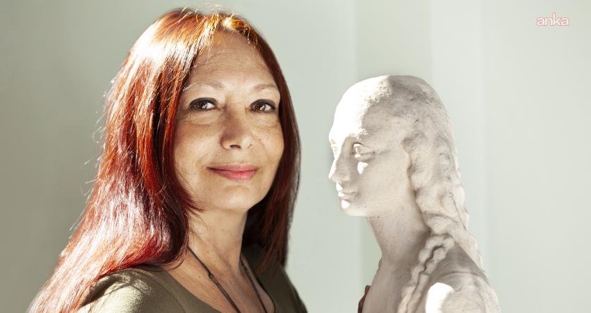 Ressam heykeltıraş Yonca Saraçoğlu’nun yeni sergisi “Untold Tales”, deniz ve