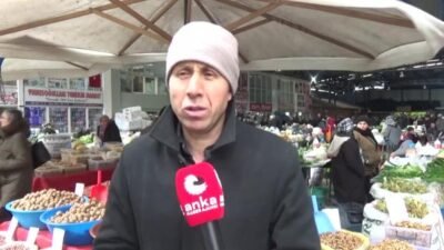 Sinop’ta ceviz satışı yapan pazar esnafı Ersan Öztürk, "Satışlarımız yok.