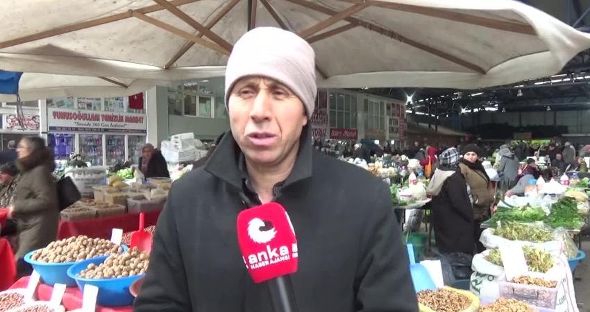 Sinop’ta ceviz satışı yapan pazar esnafı: “33 senedir en kötü yılımız bu yıl” Sinop’ta ceviz satışı yapan pazar esnafı Ersan Öztürk, "Satışlarımız yok.