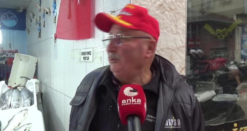 Sinoplu balıkçı Çetin Yaşar, kalkan balığının kilogramını 2 bin liradan