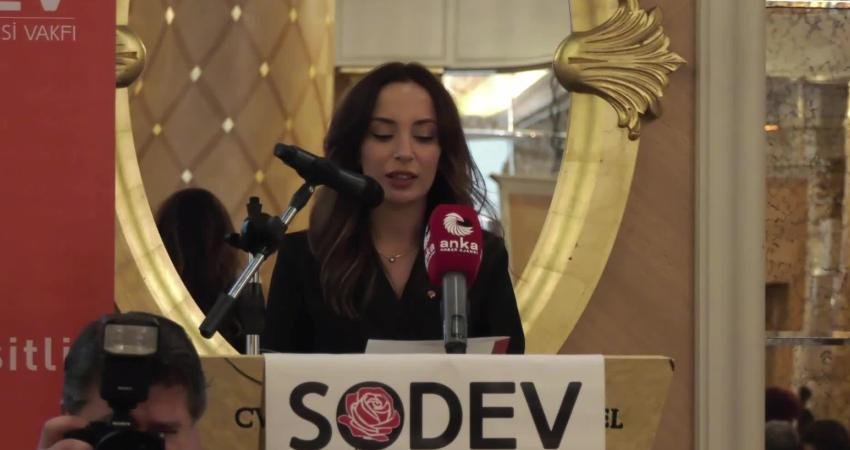 SODEV 2025 Ödülü “19 Mart’ta barikatları aşan üniversiteli gençler”e verildi Sosyal Demokrasi Vakfı (SODEV) tarafından her yıl verilen “İnsan Hakları,
