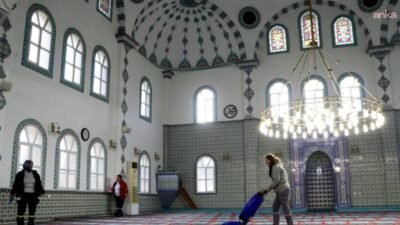 Söke Belediyesi Park ve Bahçeler Müdürlüğü ekipleri, ramazan ayı öncesi ilçe