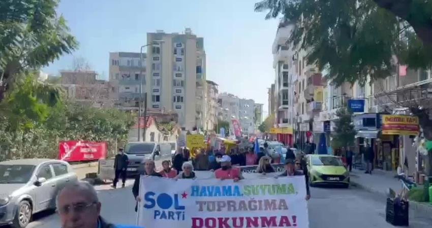 SOL Parti, Söke’de yürüyüş düzenledi SOL Parti, Aydın’ın Söke ilçesinde kitlesel "Soyguna, vurguna, karanlığa karşı;