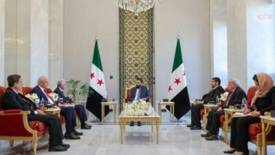 Suriye Devlet Başkanı el-Şara, Şam’da Kürt Ulusal Konseyi heyetiyle görüştü Suriye Devlet Başkanı Ahmed el-Şara, başkent Şam'daki Halk Sarayı'nda Kürt