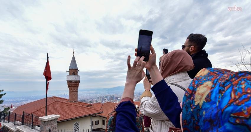 Bursa Büyükşehir Belediyesi’nin ramazan ayı etkinlikleri kapsamında düzenlediği "Tasavvufun İzinde