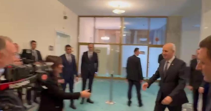 TBMM Başkanı Kurtulmuş, süreç Komisyonu’na katılan siyasi parti gruplarını ziyaret ediyor… Bakırhan: Yasal adımlar atılmadan önce pratik anlamda bazı adımlar atılabilir TBMM Başkanı Numan Kurtulmuş, Milli Dayanışma Kardeşlik ve Demokrasi Komisyonu'na