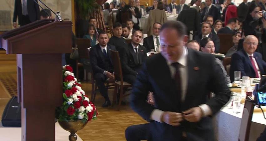 TBMM Başkanı Kurtulmuş: Terörün bütünüyle tarihin tozlu raflarına kaldırılabilmesi için gayretle, samimiyetle çalışmaya devam edeceğiz TBMM Başkanı Numan Kurtulmuş, "Çok şükür çalışmalar olgun bir şekilde