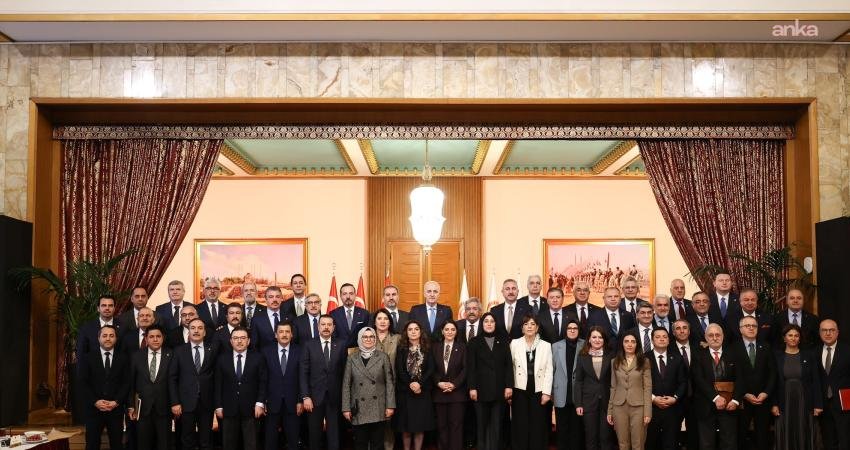 TBMM Başkanlığı: Milli Dayanışma, Kardeşlik ve Demokrasi Komisyonu Raporu, nitelikli çoğunlukla kabul edilmiştir TBMM Başkanlığı, Milli Dayanışma, Kardeşlik ve Demokrasi Komisyonu'nun son toplantısına ilişkin