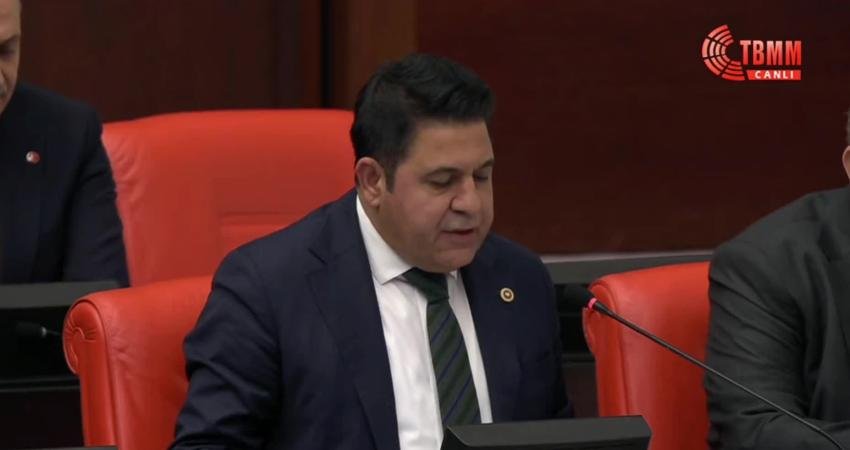 Yeni Yol Grup Başkanvekili Bülent Kaya, deprem bölgesinde teslim edilen