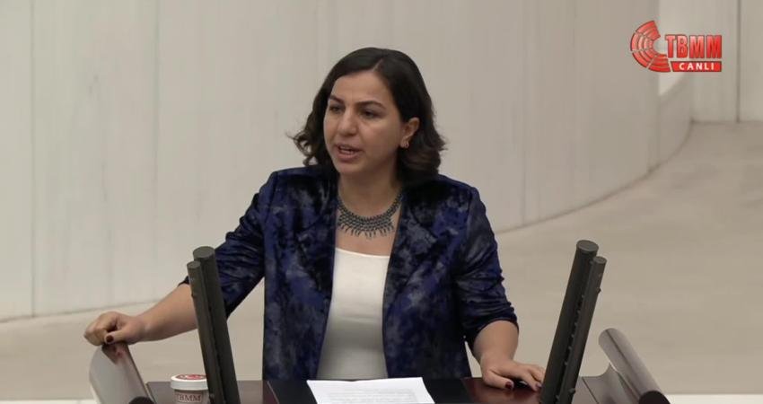 TBMM Genel Kurulu… DEM Parti’nin Türkiye’de derinleşen çocuk yoksulluğunun nedenlerinin araştırılması amacıyla verdiği Meclis araştırması önergesi reddedildi DEM Parti'nin Türkiye’de derinleşen çocuk yoksulluğunun nedenlerinin araştırılması amacıyla verdiği