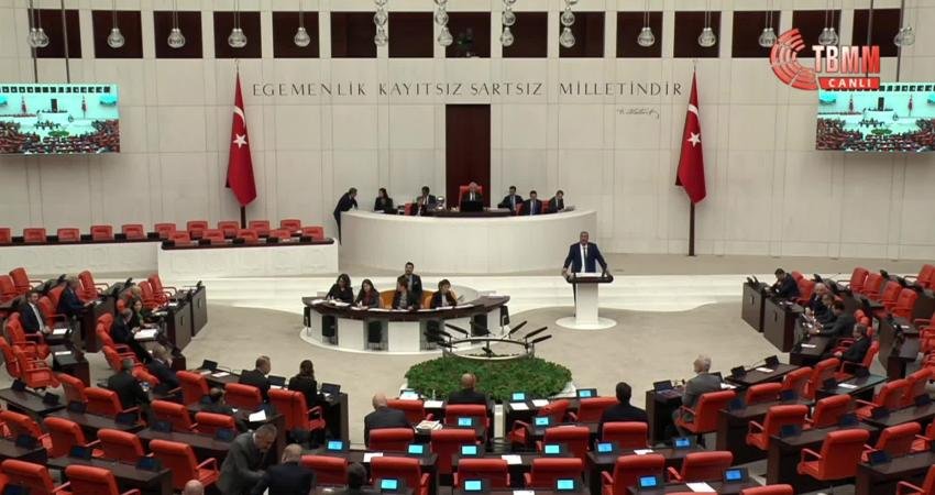 Ömer Fethi Gürer: 2025 yılında yüzde 50 daha az hayvan ithal ettiğimiz halde, daha pahalıya hayvan almak durumunda kalıyoruz CHP Niğde Milletvekili Ömer Fethi Gürer, hayvan ithalatı ile et açığının