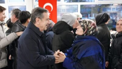 Tepebaşı Belediyesi tarafından Çukurhisar Mahallesi’nde düzenlenen iftar programında mahalle sakinleri
