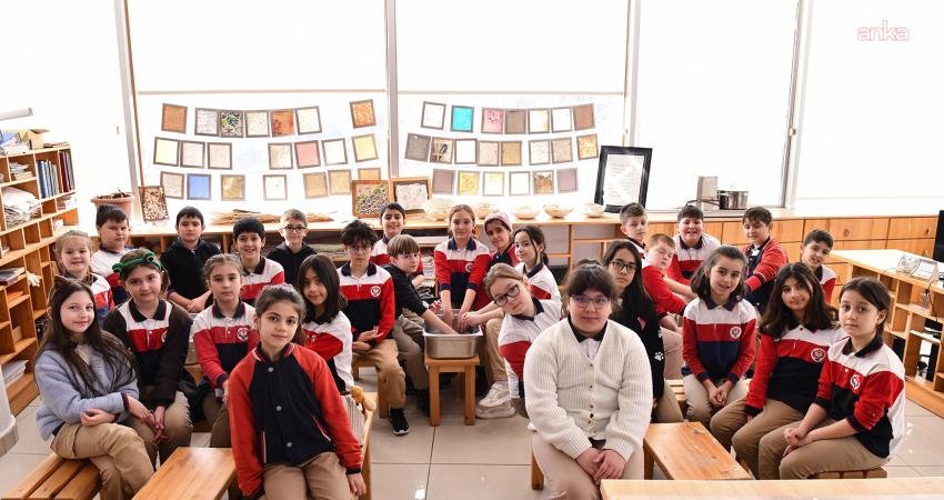 Tepebaşı Belediyesi Kağıt Geri Dönüşüm Atölyesi’nde atık kağıtlar ve kuru