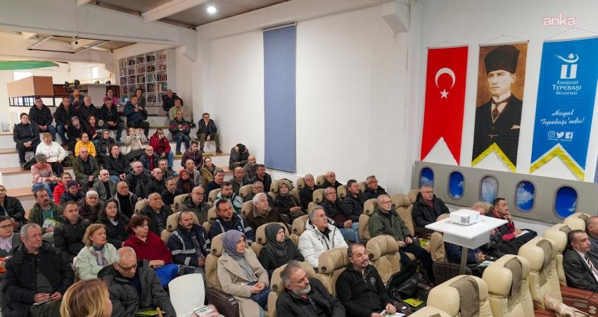 Tepebaşı Belediyesi’nden üreticilere “Meyve Bahçesi Tesisi ve Budama Eğitimi” Tepebaşı Belediyesi, ilçe genelindeki üreticilere yönelik "Meyve Bahçesi Tesisi ve