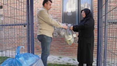 Tepebaşı Belediyesi, “El Birliğiyle Temiz Çevre Temiz Tepebaşı” sloganıyla oluşturduğu