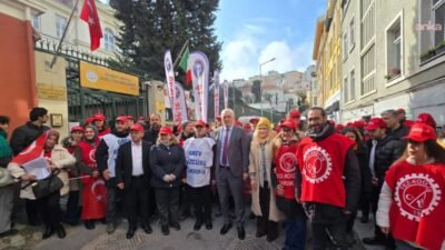 Tez-Koop İş Sendikası'ndan Özel İtalyan Lisesi'nde Türk öğretmenlerin sürdürdüğü greve
