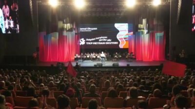 Türkiye Komünist Partisi Genel Sekreteri Kemal Okuyan, "Dalgaları karşılayan gemiler