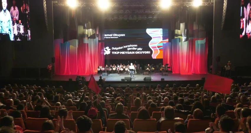 TKP Genel Sekreteri Okuyan: “Önümüzdeki cumhurbaşkanlığı seçiminde aday çıkaracağız” Türkiye Komünist Partisi Genel Sekreteri Kemal Okuyan, "Dalgaları karşılayan gemiler