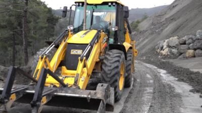 Mersin'in Toroslar ilçesinde orman alanı içinde kurulan krom maden atığı