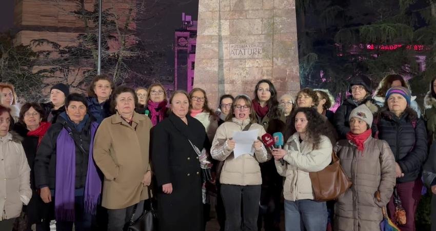 Trabzon Demokratik Kadın Platformu: “Kadınların hayatı istatistik değildir. Her biri bir rakam değil, yarım bırakılmış bir hayattı” Trabzon Demokratik Kadın Platformundan Nergis Yıldız, “ '1 günde 6
