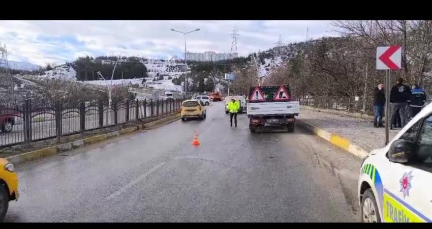 Tunceli’de sabah saatlerinde meydana gelen zincirleme trafik kazasında 2 kişi