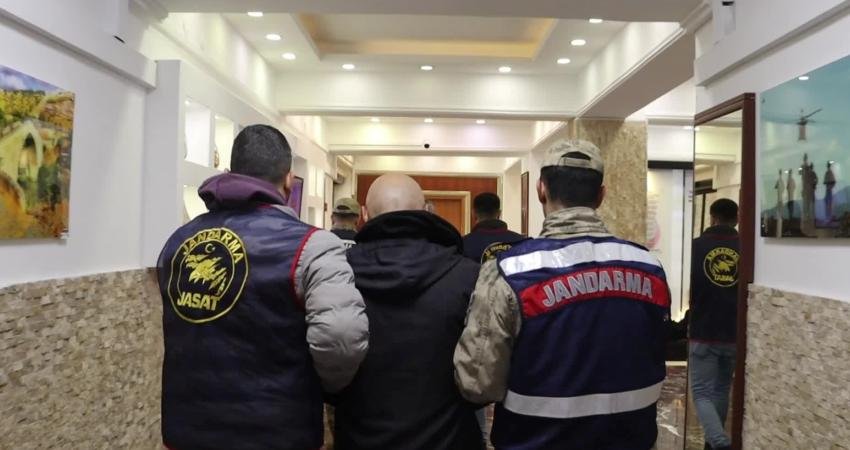 Tunceli’de haklarında kesinleşmiş hapis cezası bulunan 3 kişi yakalandı Tunceli İl Jandarma Komutanlığı ekiplerince aranan şahıslara yönelik yürütülen çalışmalar