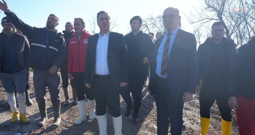 Turgutlu Belediye Başkanı Çetin Akın, sağanak yağışın ardından taşkınların yaşandığı