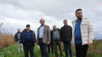 Turgutlu Belediye Başkanı Çetin Akın, Sinirli Mahallesi’nde incelemelerde bulundu. Akın,