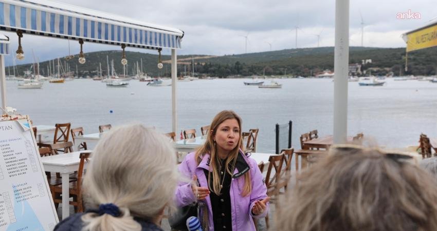 İzmir Rehberler Odası’na bağlı 45 kişilik profesyonel turist rehberi grubu,