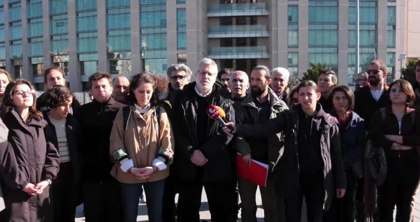 Tutuklanan gazeteci Alican Uludağ’ın avukatı Tora Pekin: Türkiye gazeteciler için adeta bir cehennem Gazeteci Alican Uludağ’ın "Cumhurbaşkanına alenen hakaret" suçlamasıyla tutuklanmasının ardından avukatları