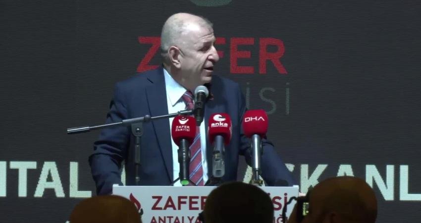 Zafer Partisi Genel Başkanı Ümit Özdağ, partisinin düzenlediği iftar programında,