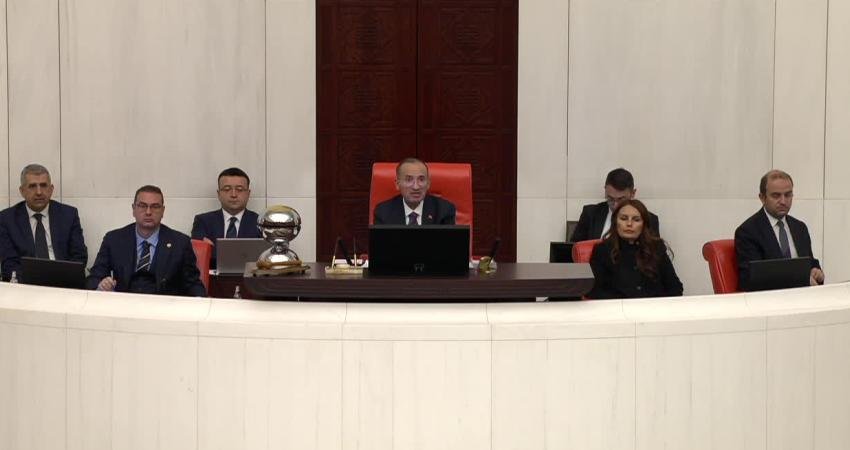 Umut Akdoğan: Sokak çetelerinin, mafyalarının sadece kendisi yok, emniyette uzantıları, savcıları var Yeni nesil sokak çetelerinin araştırılması ve çözüm yollarının bulunması amacıyla