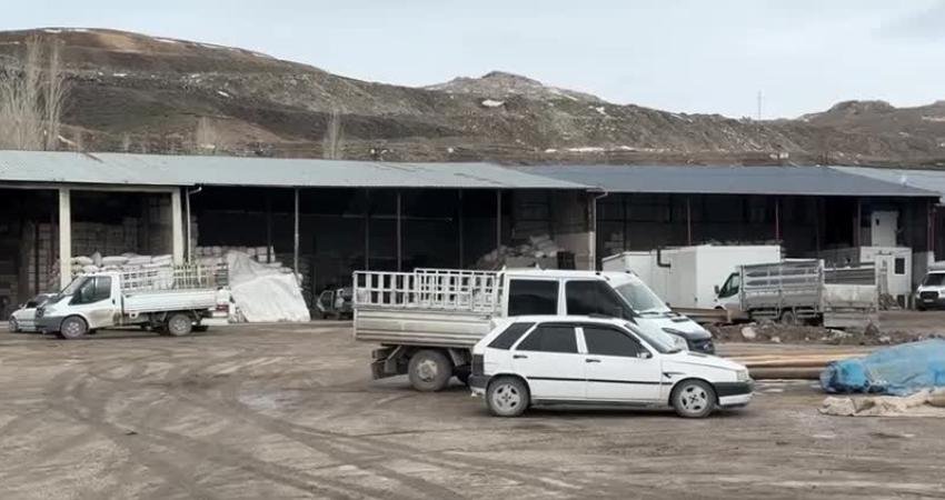 Van’da saman pazarı esnafı, artan yem ve saman fiyatları ile