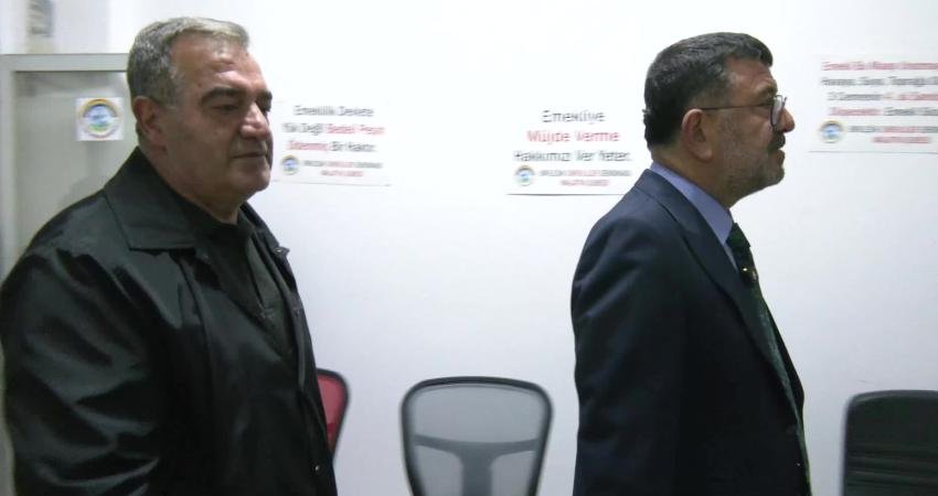 Veli Ağbaba’dan Bakan Şimşek’e ‘enflasyon’ eleştirisi: Mevsimsel etkiler dedi, kışı, karı bahane ediyor. Yazın don oldu dediler. Bugün de kış lobisini görüyoruz. CHP Malatya Milletvekili Veli Ağbaba, Birleşik Emekliler Sendikası Malatya Şubesi’ni