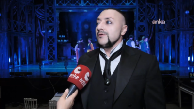 Hayko Cepkin 6 Mart’ta sahne alacağı “Jekyll & Hyde” müzikaline ilişkin konuştu: “Uyandırır bence sanat” İyilikle kötülüğün insanın içinde yan yana var olduğunu söyleyen Hayko