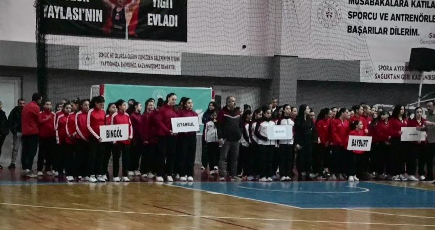 Yozgat, voleybolda yıldız kız ve erkekler yarıfinal müsabakalarına ev sahipliği