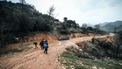 İzmir’de etkili olan sağanak yağışların yol açtığı sel ve su