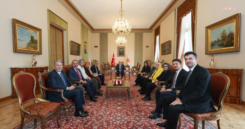 Yapay Zeka Araştırma Komisyonu’nun hazırladığı rapor, TBMM Başkanı Numan Kurtulmuş’a sunuldu Yapay Zeka Araştırma Komisyonu Başkanı AK Parti Eskişehir Milletvekili Fatih