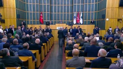 Saadet Partisi Genel Başkanı Mahmut Arıkan, "'AK' demekle pak olunmuyor.