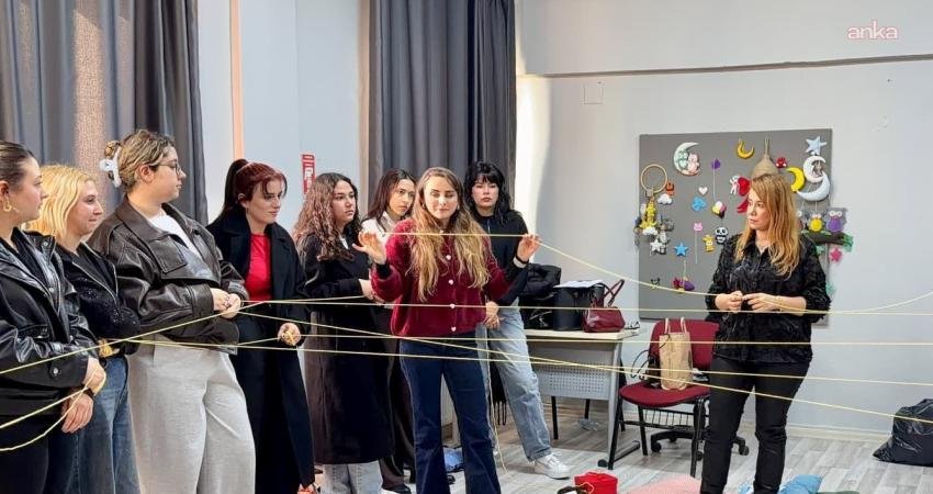 Yenişehir’de genç kadınlara güvenli ilişki rehberi Yenişehir Belediyesi ile Yenişehir Sosyal Hizmet Merkezi Müdürlüğü, Toros Üniversitesi’nde