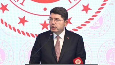 Adalet Bakanı Yılmaz Tunç, Antalya'da yolcu otobüsünün şarampole devrildiği kazaya