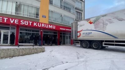 Yozgat’ta yüzlerce yurttaş Et ve Süt Kurumu (ESK) mağazası önünde
