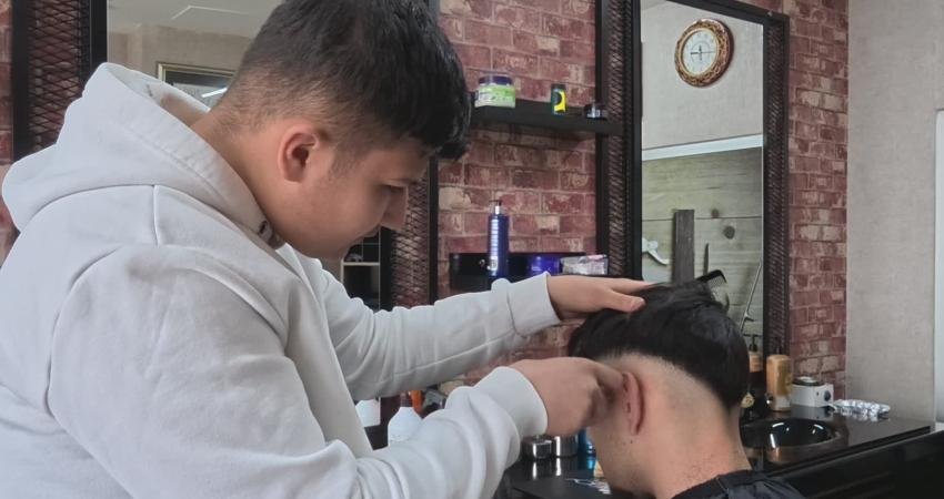 Yozgat’ta tıraş ücretleri zamlandı Yozgat’ta saç sakal tıraşı ücreti 350 liradan 450 liraya çıkarıldı.