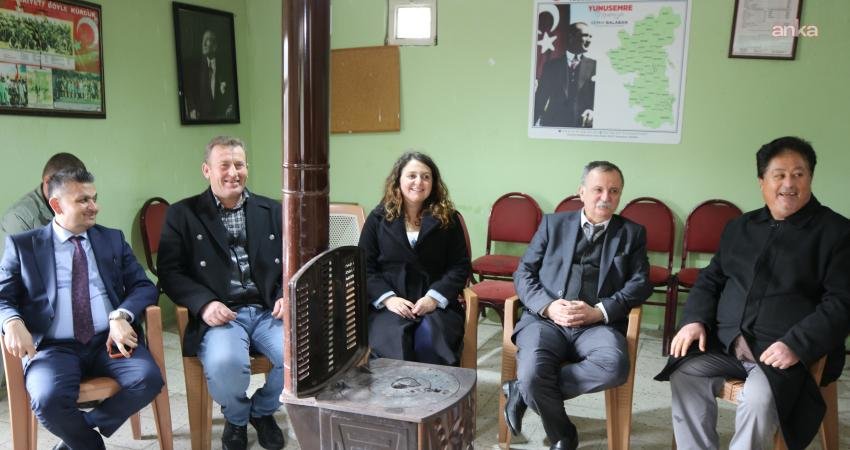 Yunusemre Belediye Başkanı Balaban, Durasıllı Mahallesi sakinleriyle buluştu Yunusemre Belediye Başkanı Semih Balaban, Durasıllı Mahallesi sakinleriyle bir araya