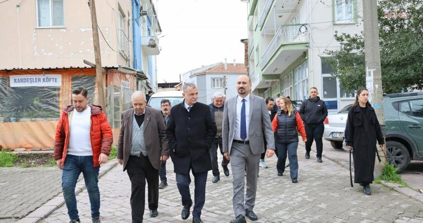Yunusemre Belediye Başkanı Semih Balaban, Üçpınar Mahallesi sakinleriyle bir araya